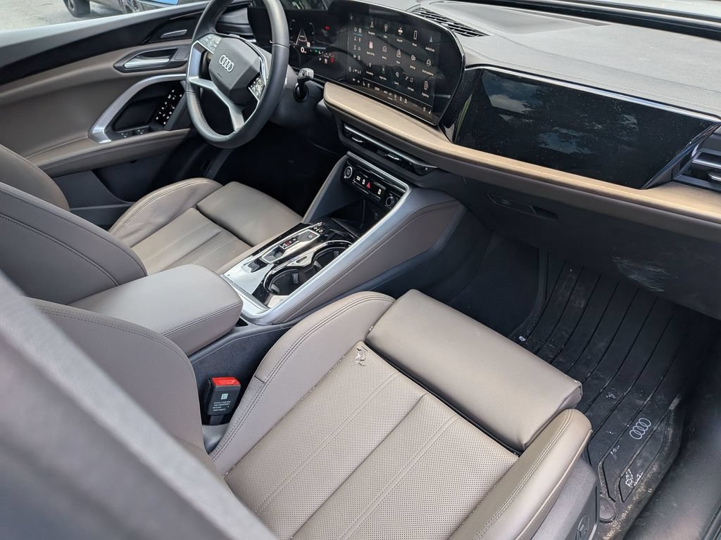 Used 2025 Audi Q5 Premium Plus w/ Premium Plus AWD/4WD image 37