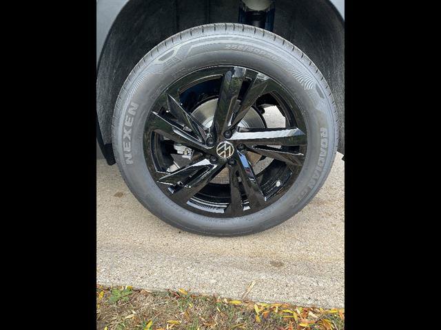 New 2026 Volkswagen Atlas Cross Sport SEL R-Line AWD/4WD image 11
