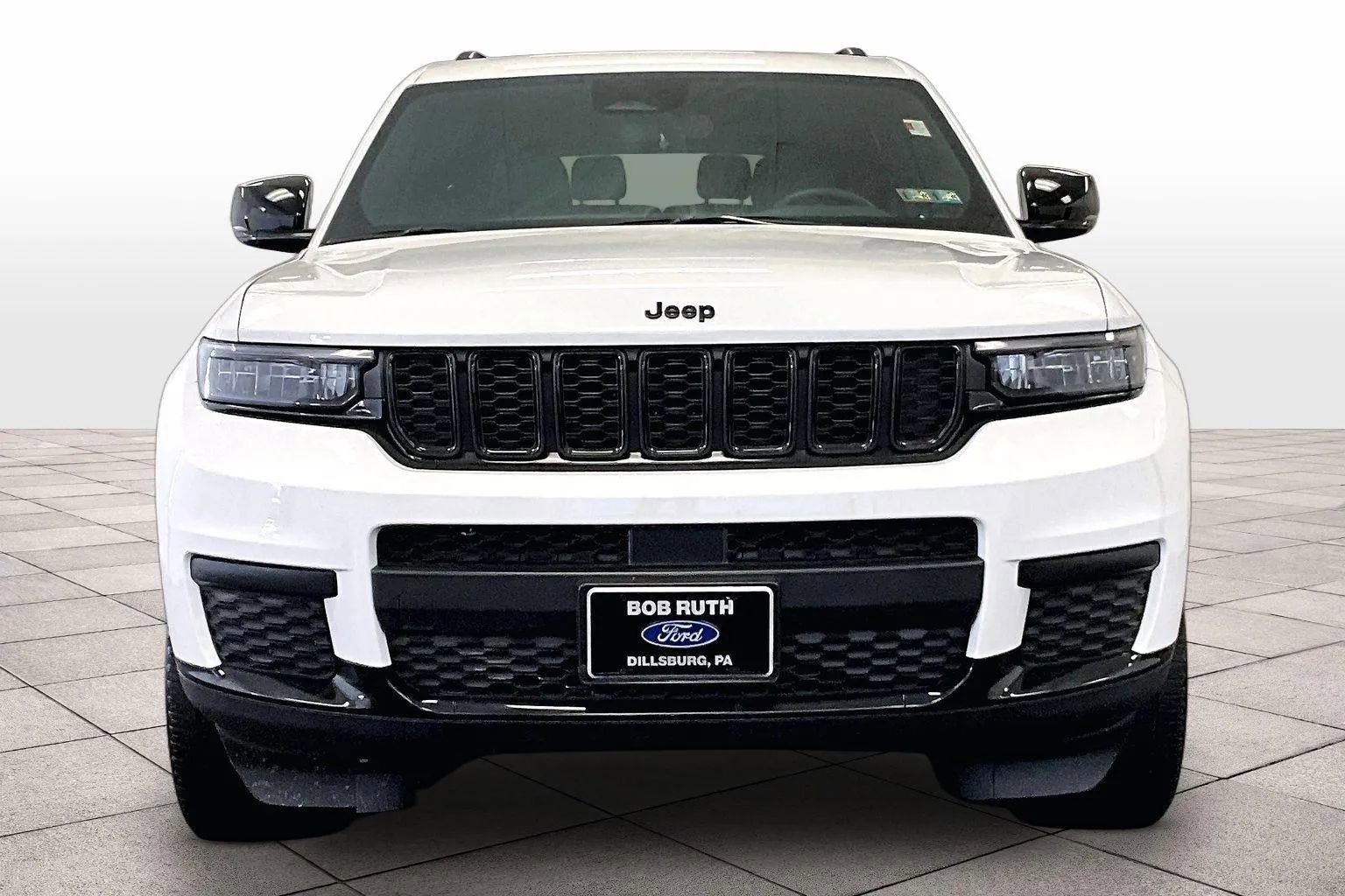 Used 2023 Jeep Grand Cherokee L Laredo image 3