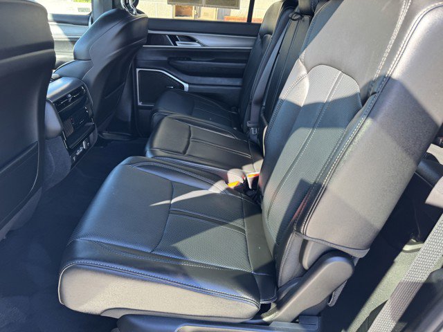 Used 2025 Jeep Wagoneer 4WD image 9