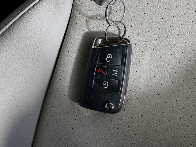 Used 2020 Volkswagen Tiguan SE w/ Panoramic Sunroof Package image 32