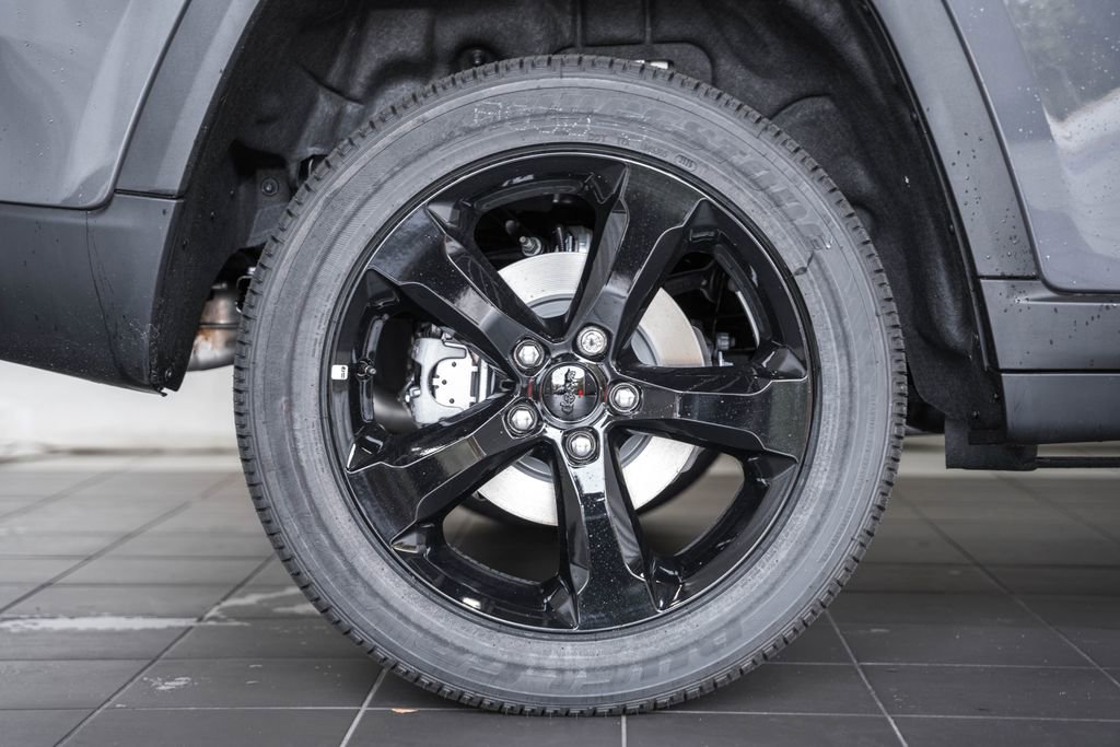 New 2025 Jeep Grand Cherokee Altitude image 17