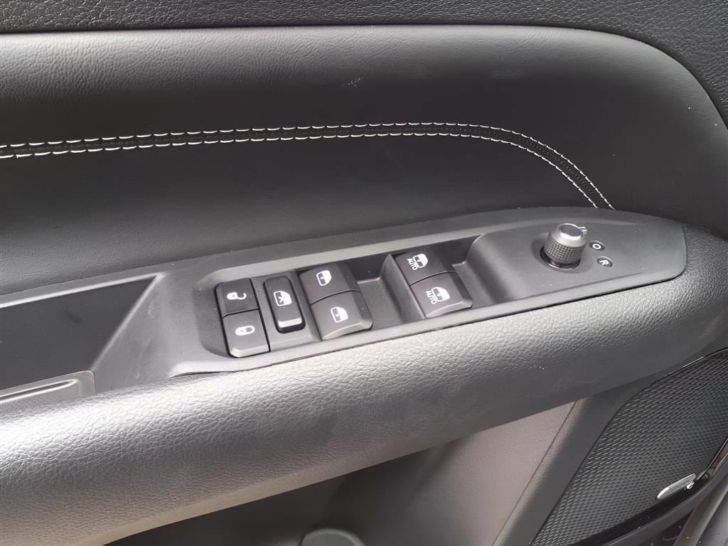 New 2023 Jeep Compass Latitude w/ Sun and Sound Group AWD/4WD image 11