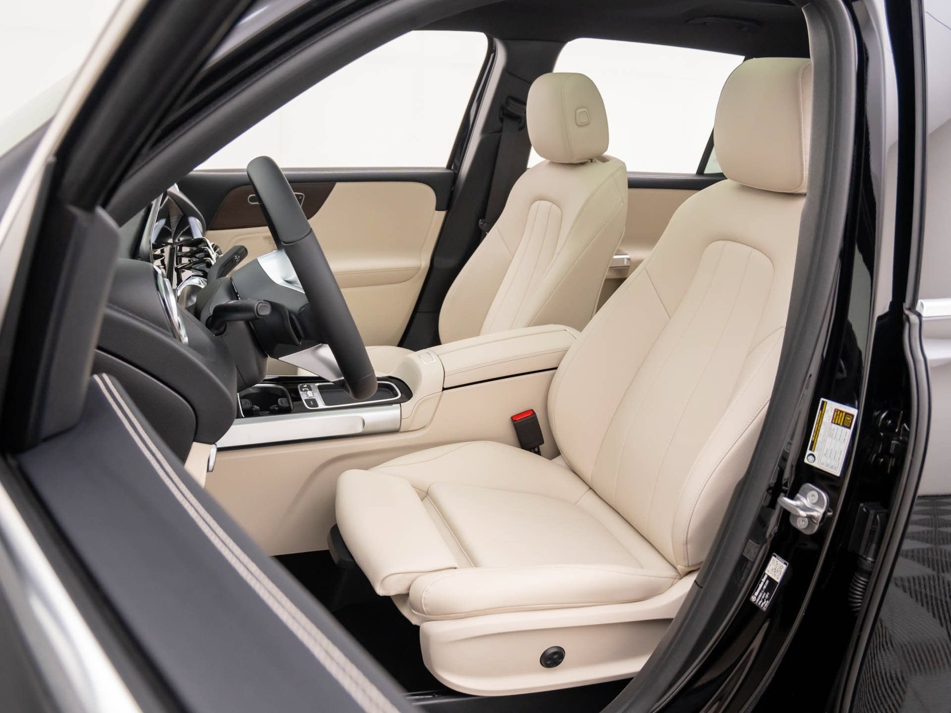 New 2026 Mercedes-Benz GLB 250 4MATIC image 17
