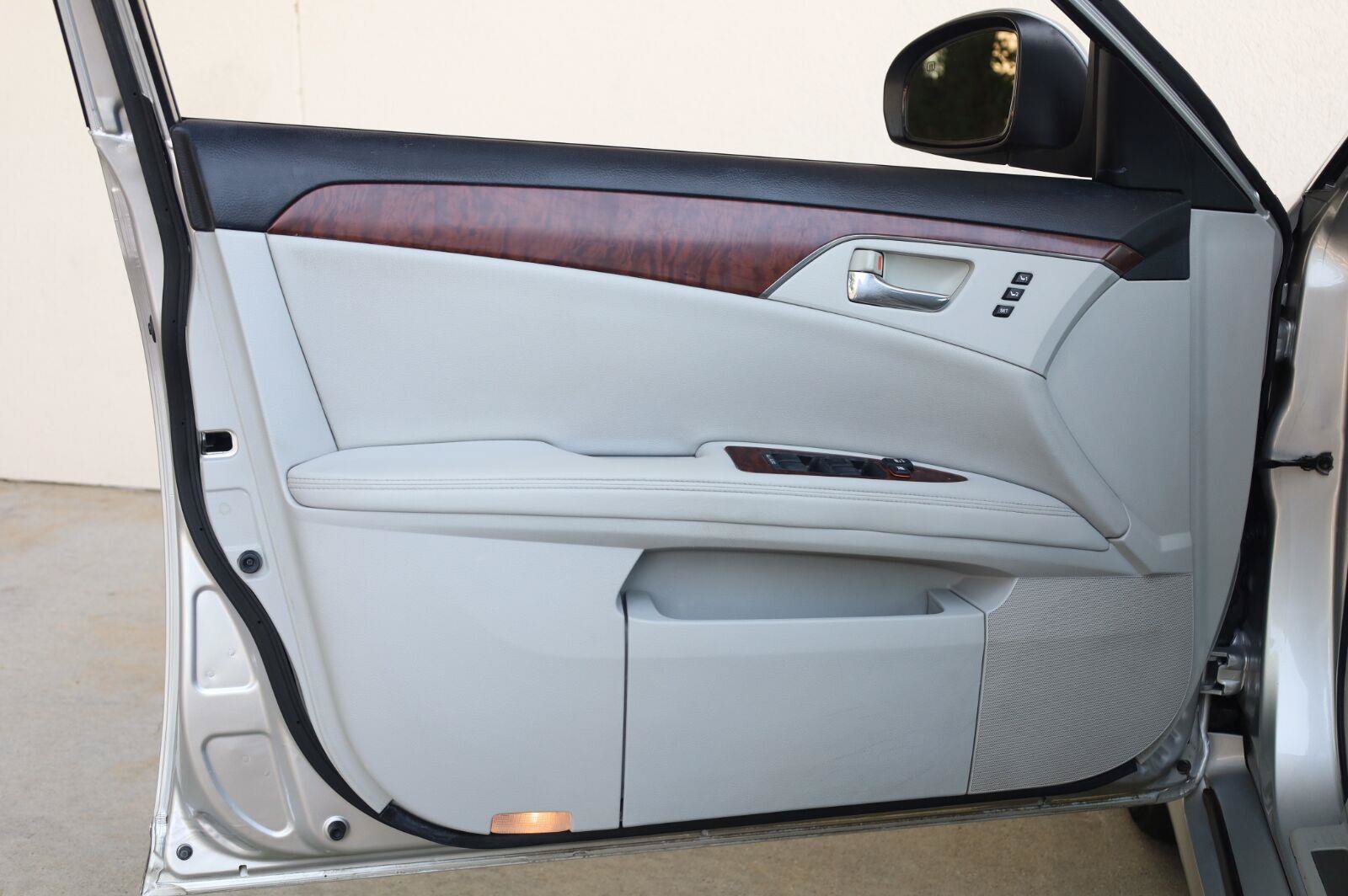 Used 2011 Toyota Avalon Limited FWD image 14