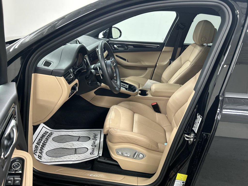 Certified 2026 Porsche Macan AWD/4WD image 9