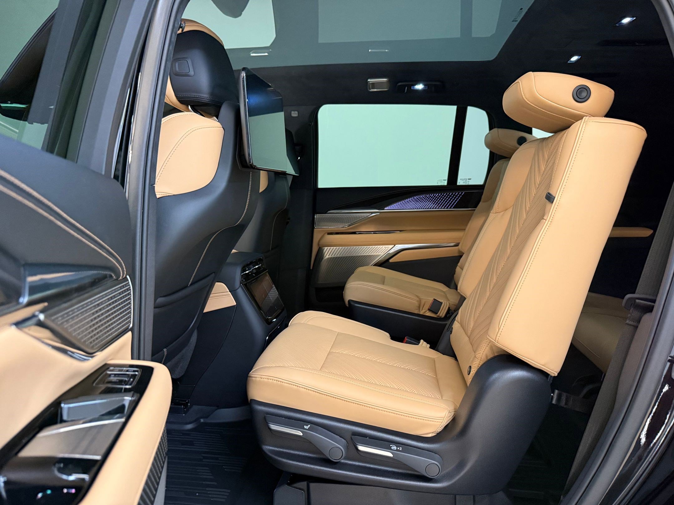 New 2026 Cadillac Escalade IQ Sport 2 w/ LPO, Floor Liner Package image 15