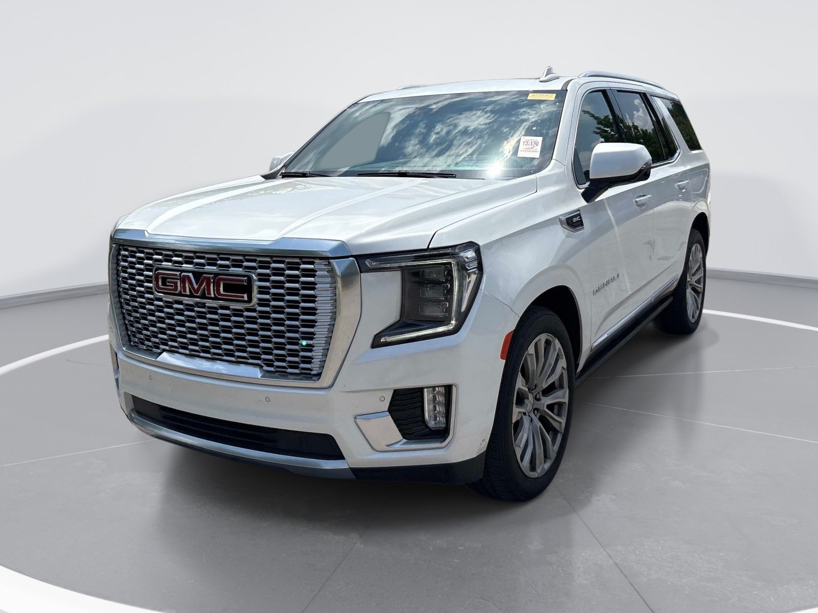 Used 2024 GMC Yukon Denali w/ Denali Reserve Package RWD image 3