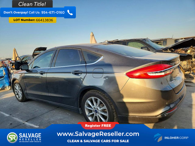 Used 2017 Ford Fusion SE w/ Fusion SE Technology Package FWD image 3