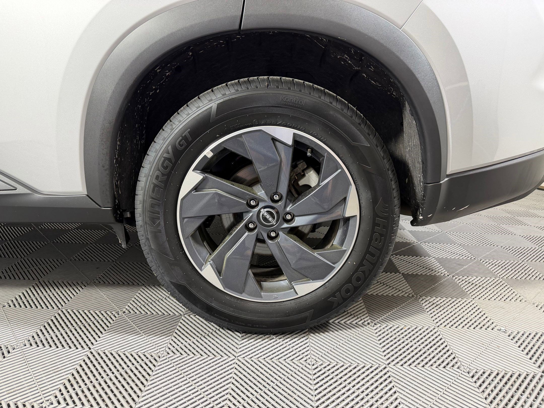 Used 2025 Nissan Rogue SV image 17