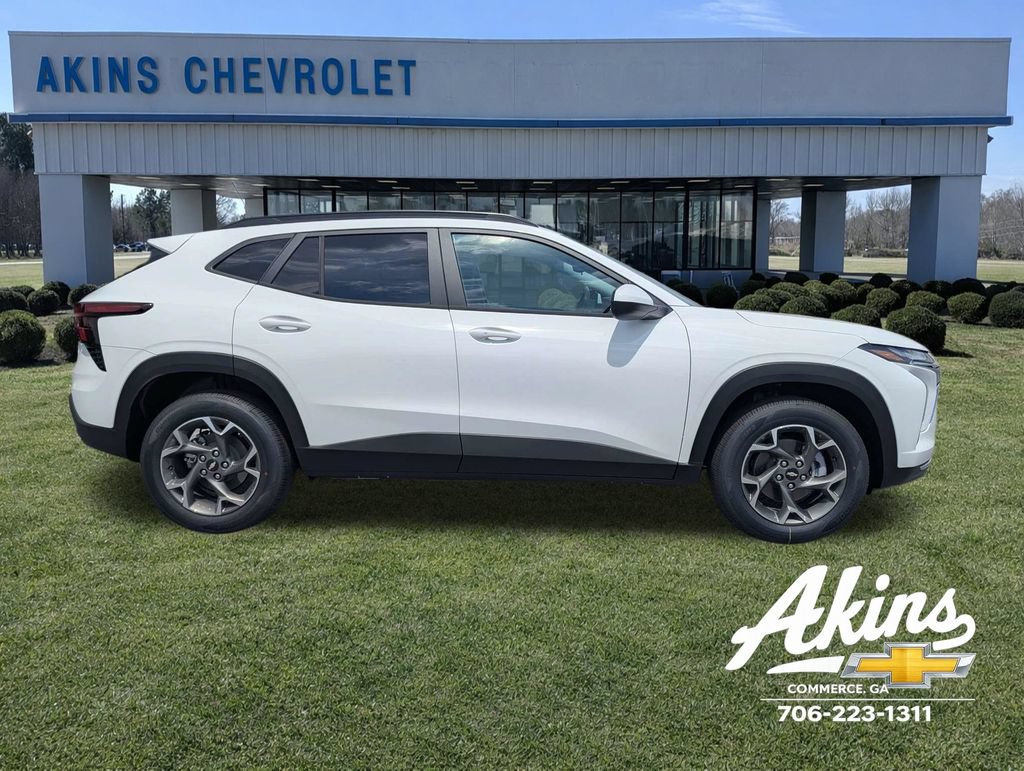 New 2026 Chevrolet Trax LT w/ LT Convenience Package FWD image 3