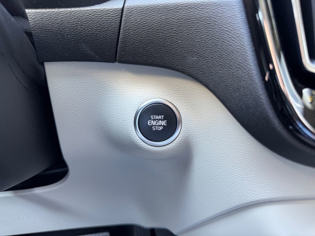 Certified 2023 Volvo XC40 B5 Plus w/ Climate Package AWD/4WD image 20