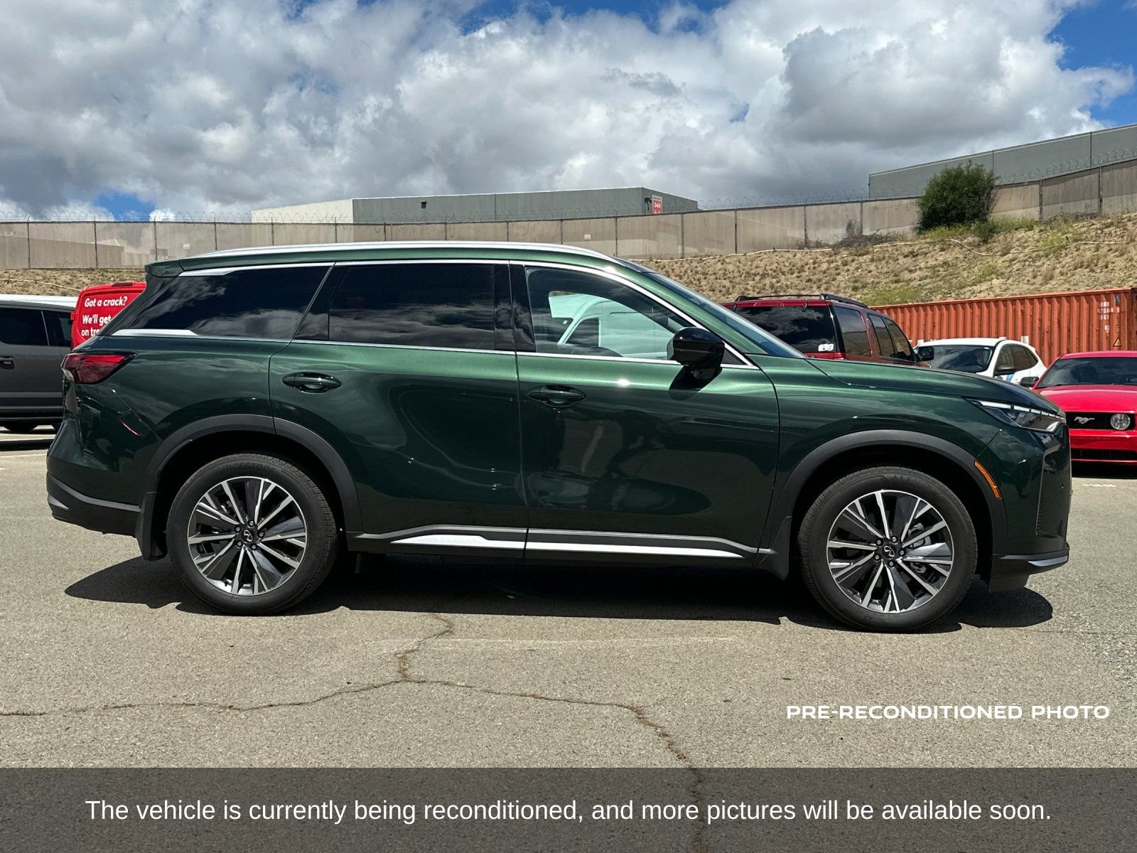 Used 2026 INFINITI QX60 Luxe w/ Cargo Package FWD image 7