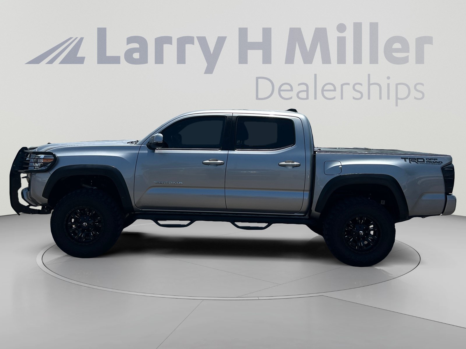 Used 2021 Toyota Tacoma TRD Off-Road w/ Technology Package AWD/4WD image 2