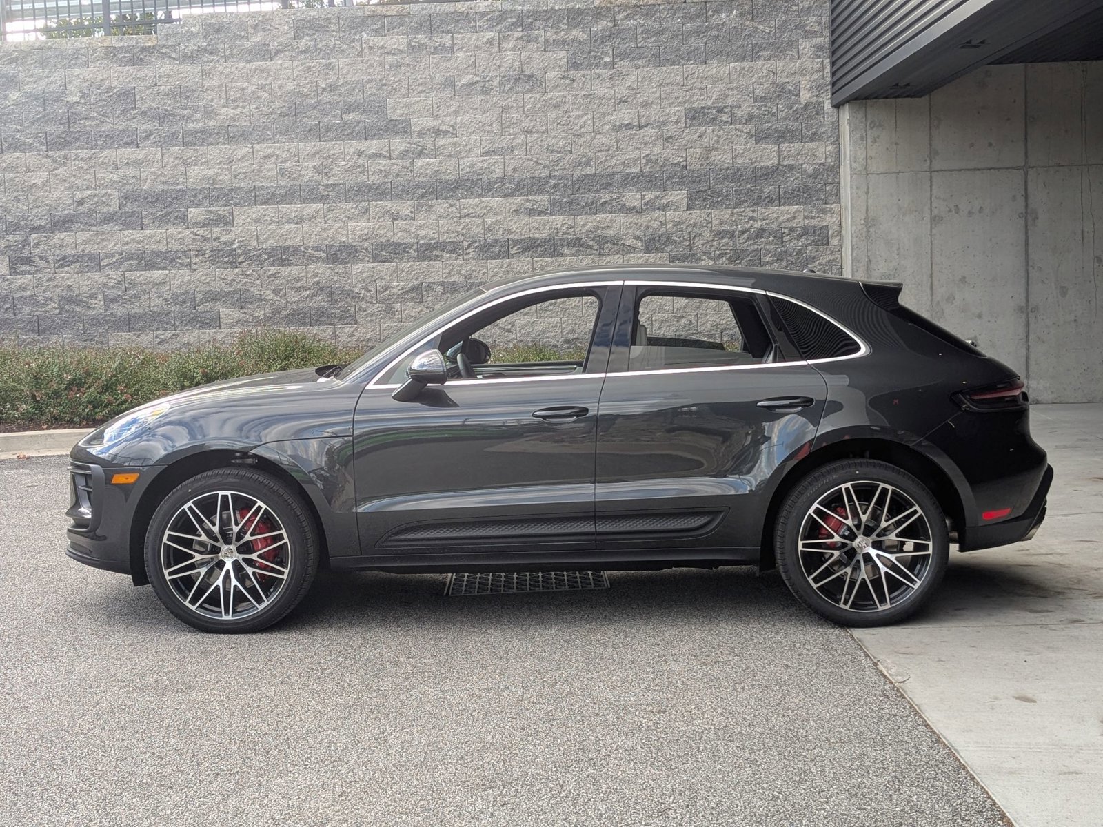 New 2026 Porsche Macan S image 2