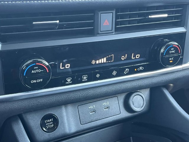 Used 2025 Nissan Rogue SV AWD/4WD image 31