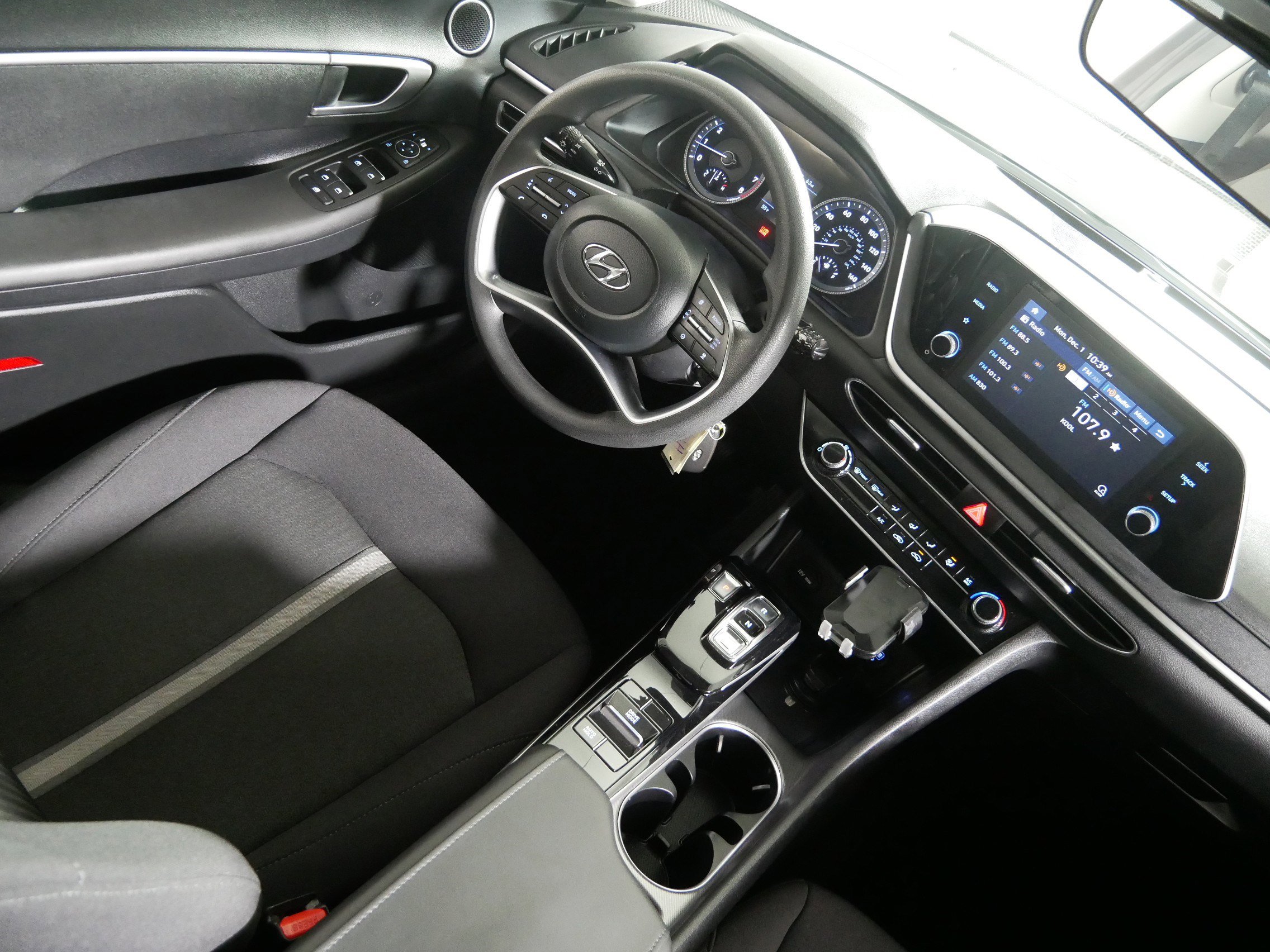 Used 2023 Hyundai Sonata SE image 9