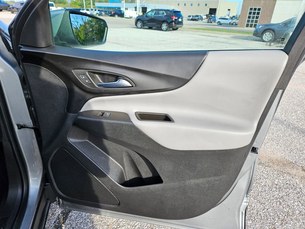 Used 2023 Chevrolet Equinox LT image 33