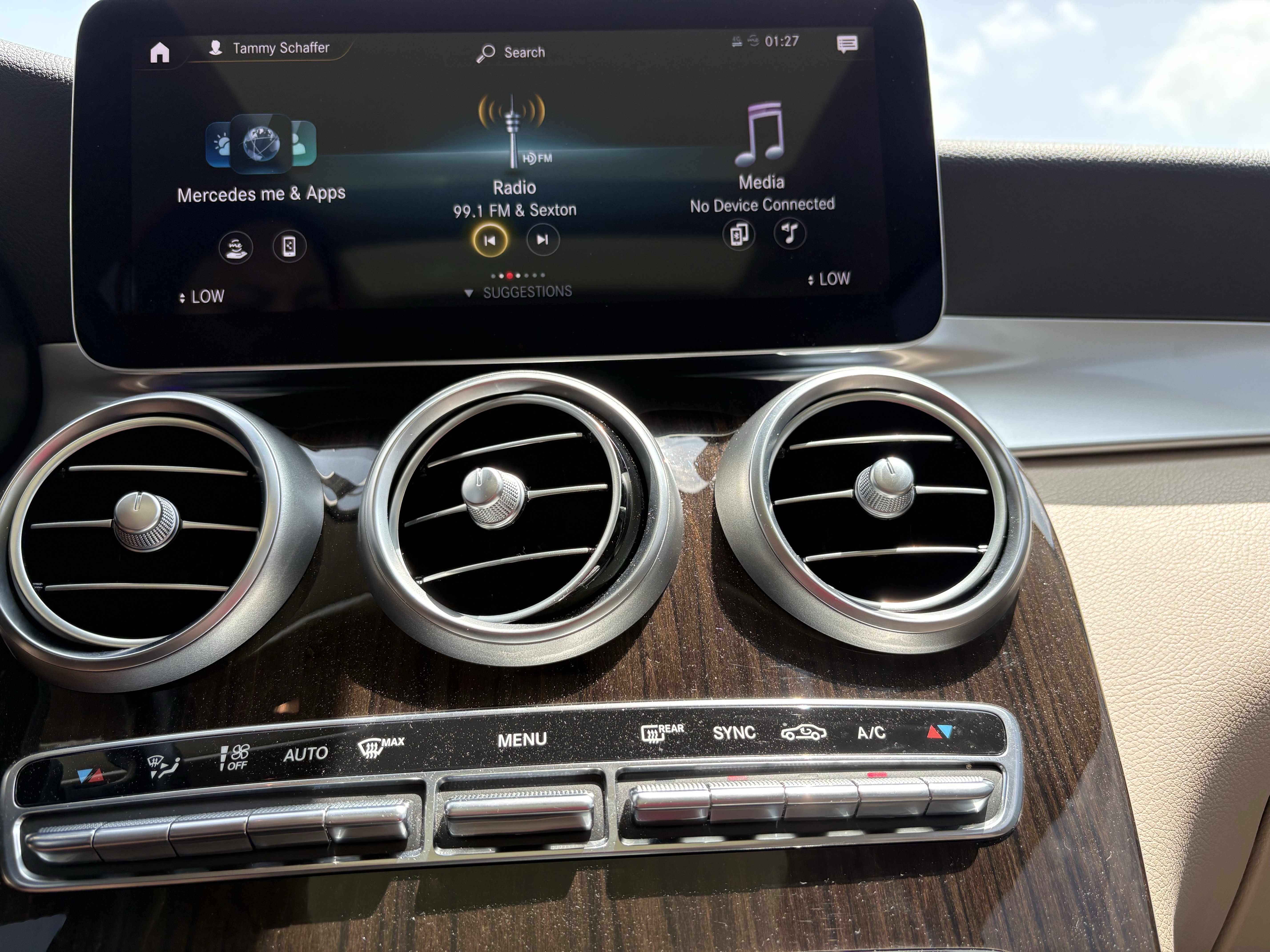Used 2021 Mercedes-Benz GLC 300 4MATIC w/ Premium Package image 9
