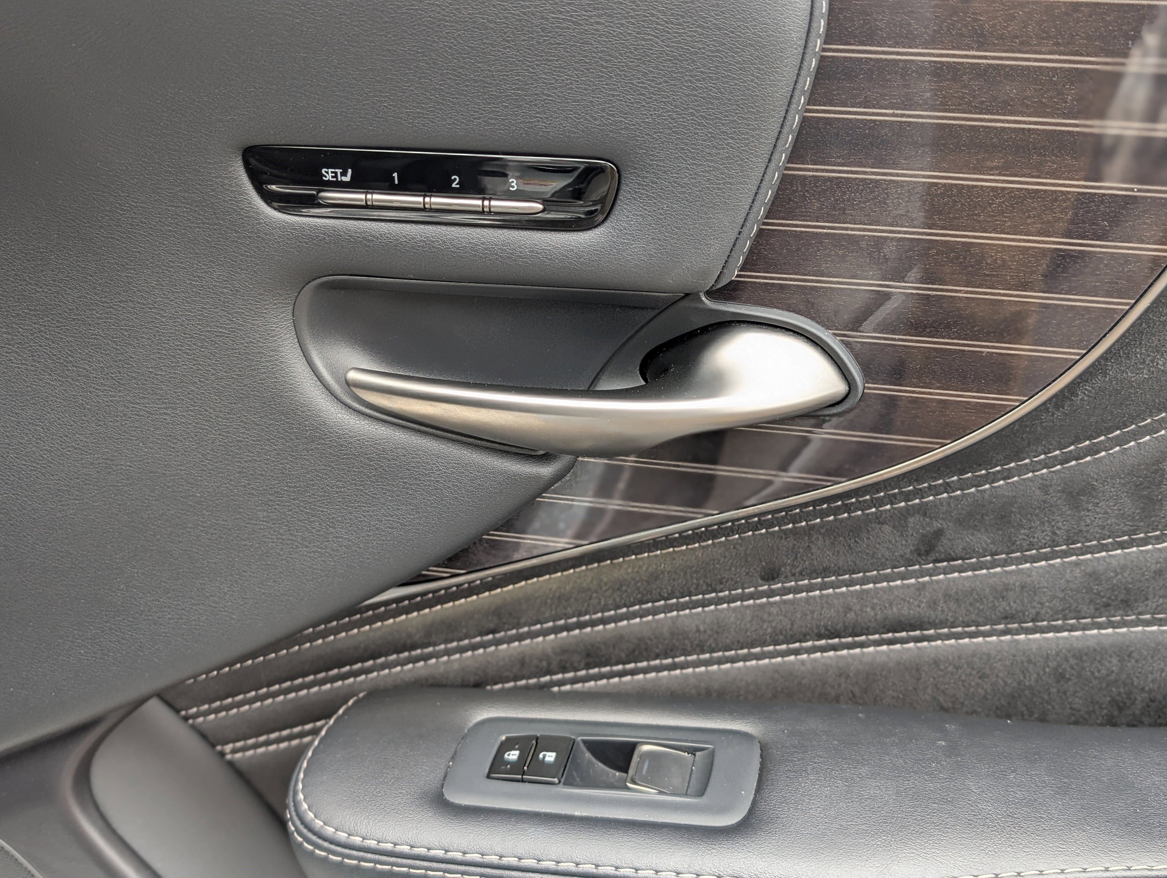 Used 2019 Lexus LS 500h LS 500h image 23