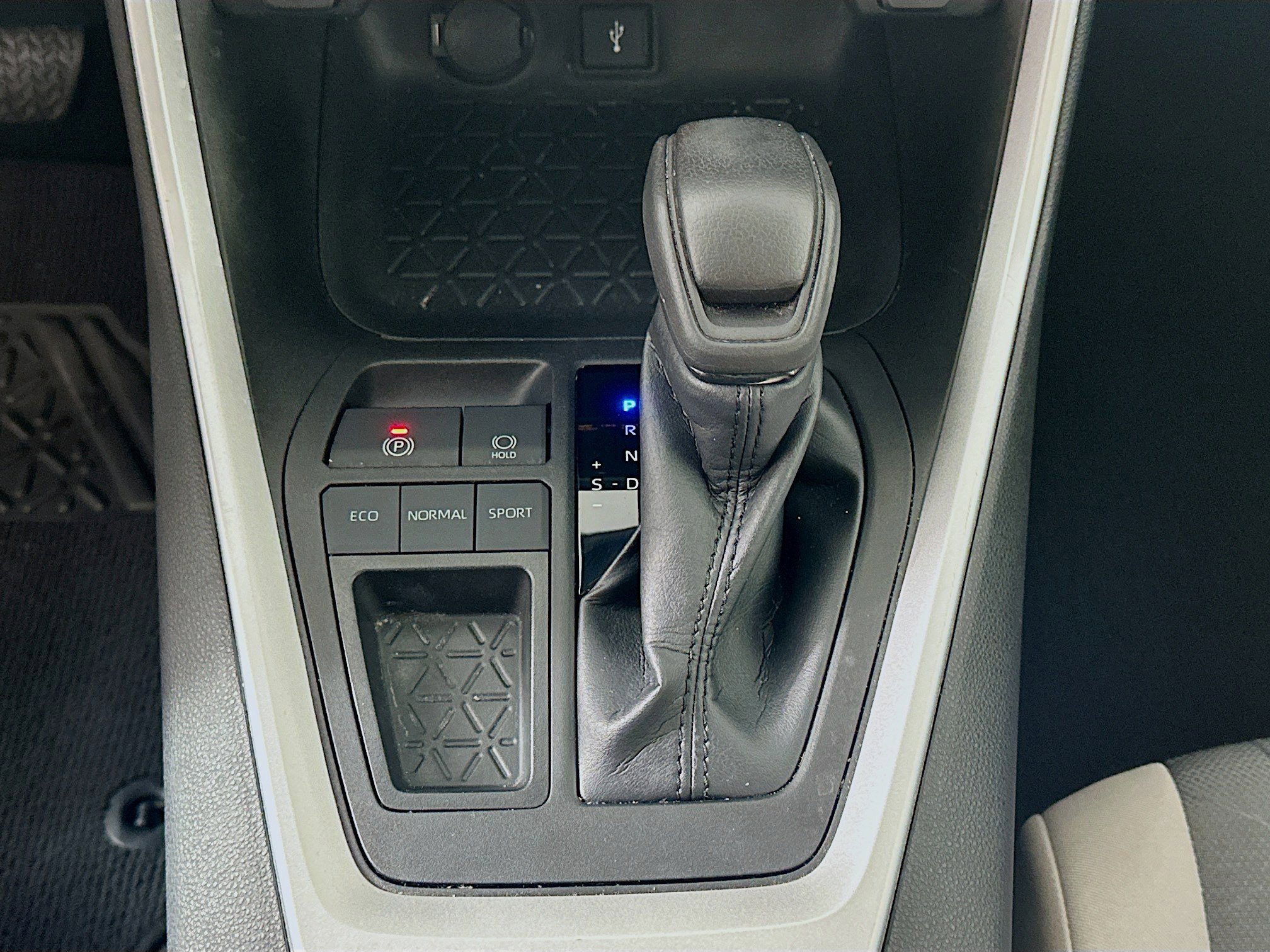 Used 2022 Toyota RAV4 XLE image 23