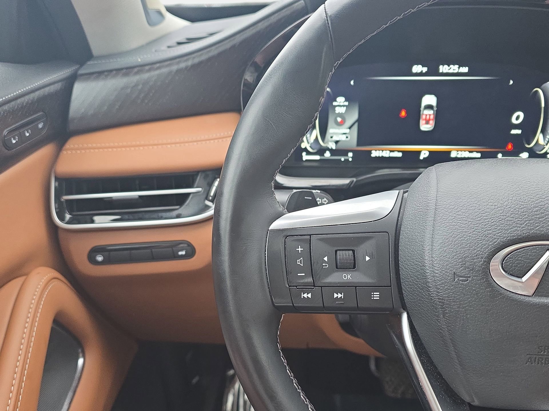 Certified 2025 INFINITI QX60 Sensory AWD/4WD image 17