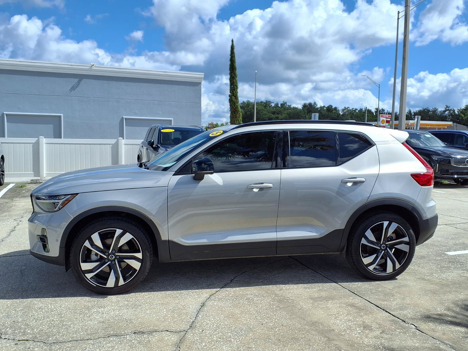 Certified 2025 Volvo XC40 B5 Ultra AWD/4WD image 4
