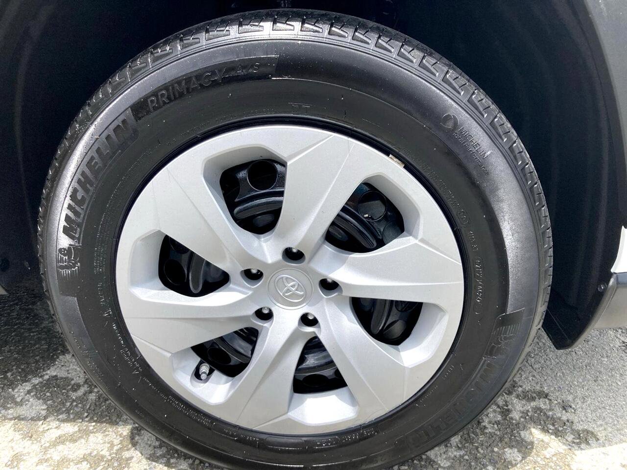 Used 2024 Toyota RAV4 LE image 27