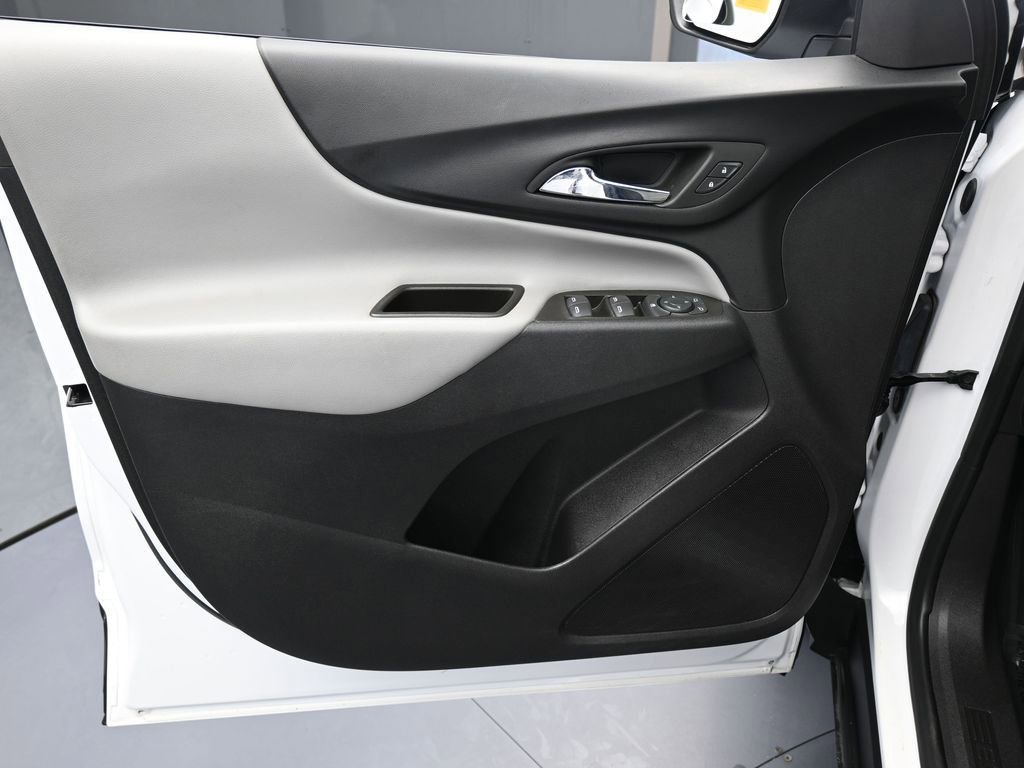 Used 2023 Chevrolet Equinox LS image 12