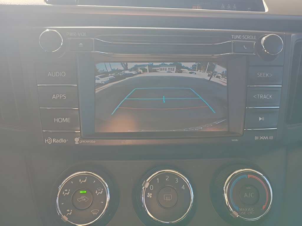 Used 2018 Toyota RAV4 LE FWD image 8