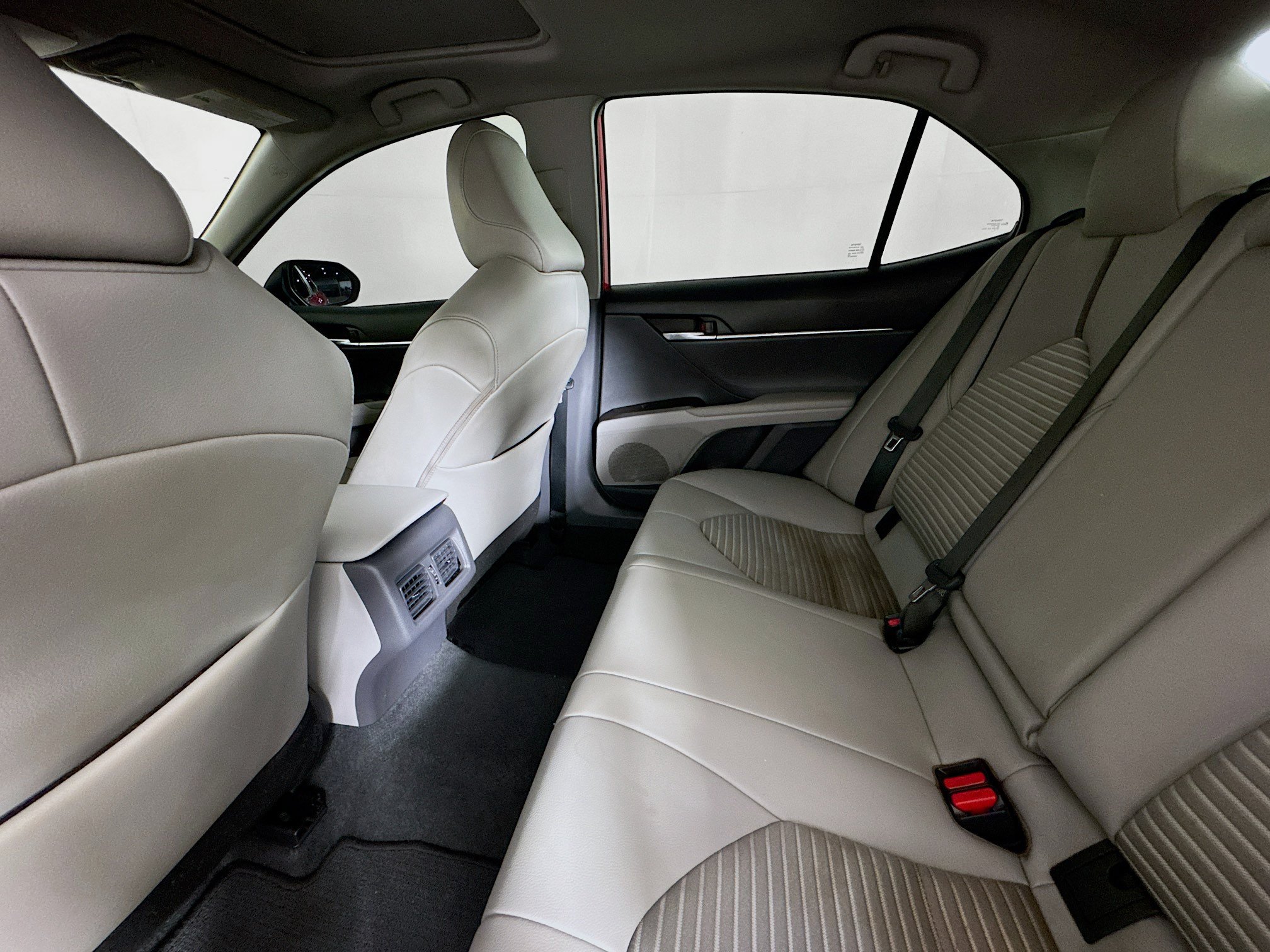Used 2023 Toyota Camry SE w/ Cold Weather Package FWD image 23