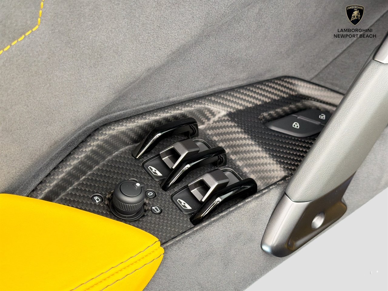 Used 2025 Lamborghini Revuelto AWD/4WD image 55