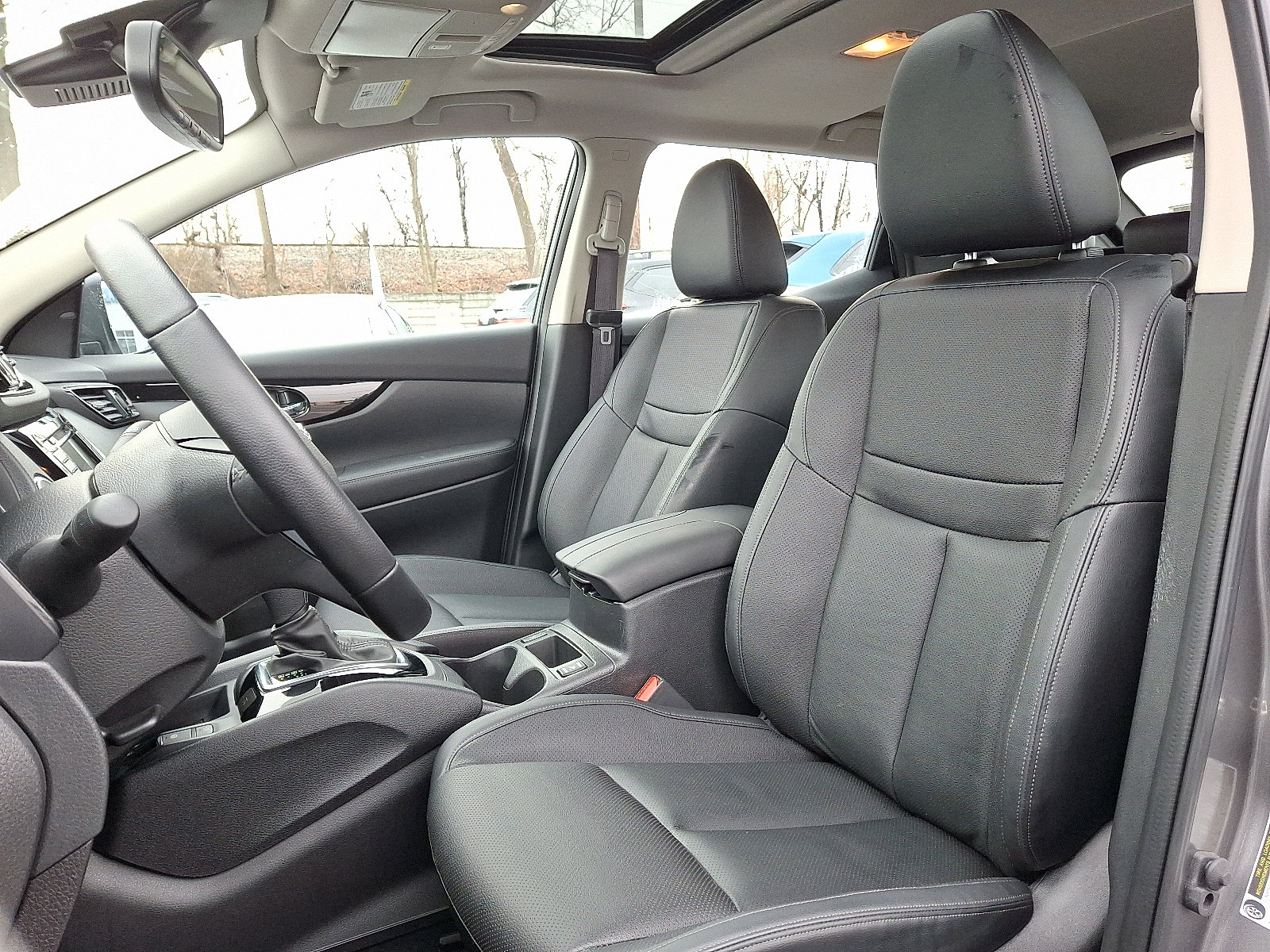 Used 2022 Nissan Rogue Sport SL w/ Premium Package image 11