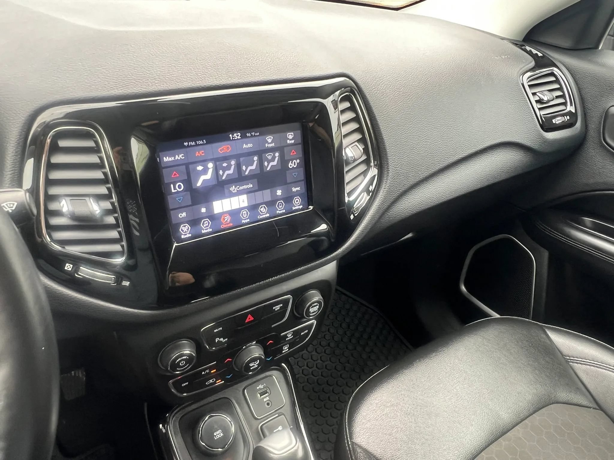 Used 2020 Jeep Compass Latitude AWD/4WD image 23