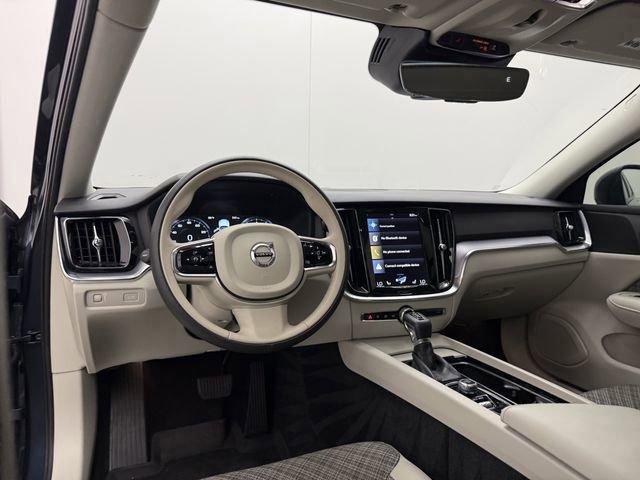 Used 2021 Volvo S60 T5 Momentum w/ Premium Package image 25