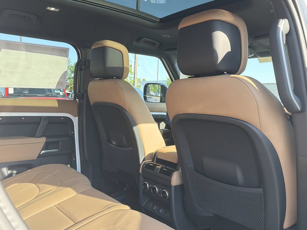 New 2026 Land Rover Defender 130 X-Dynamic SE AWD/4WD image 13