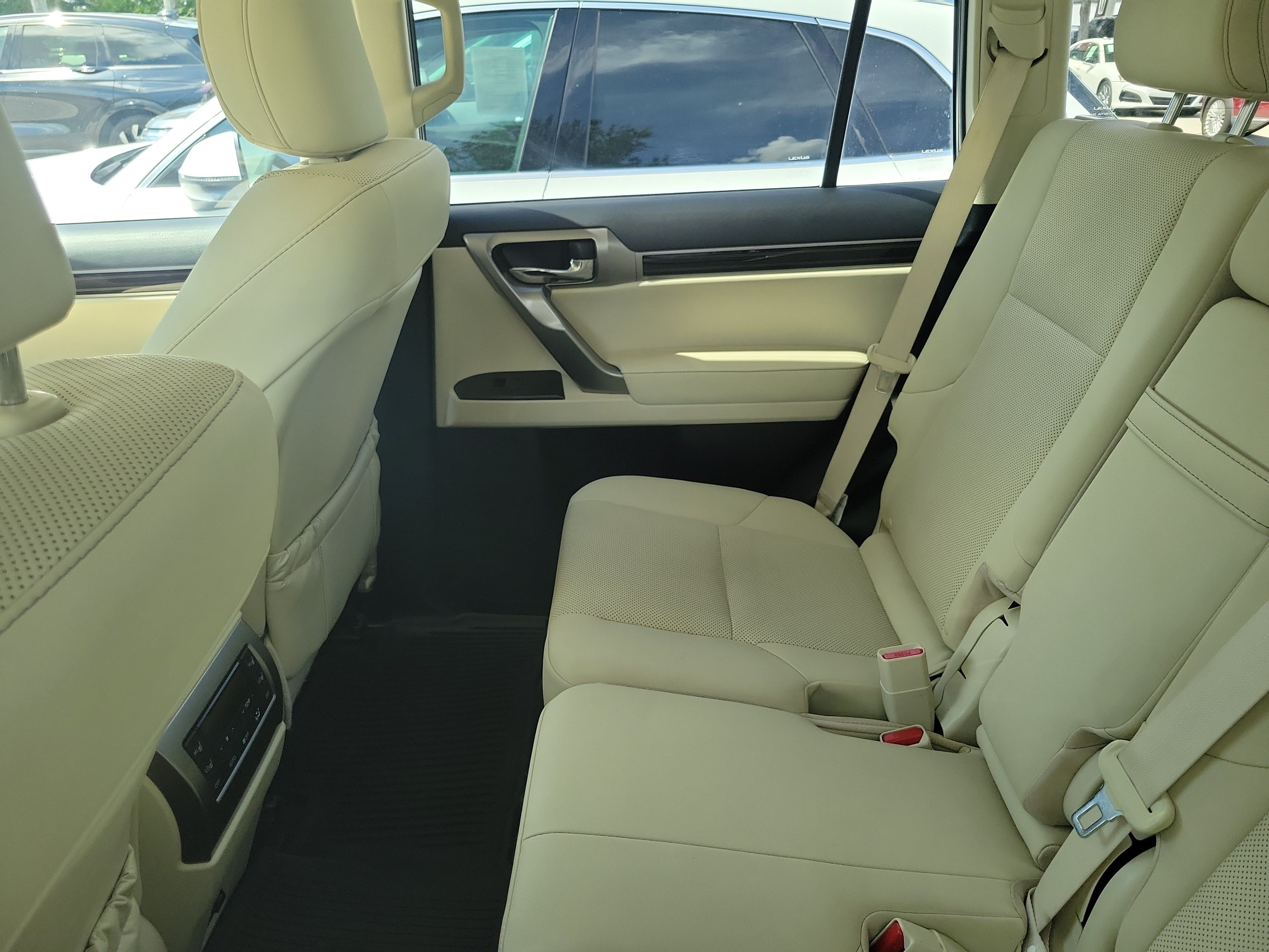 Used 2023 Lexus GX 460 Premium w/ Premium Package AWD/4WD image 9