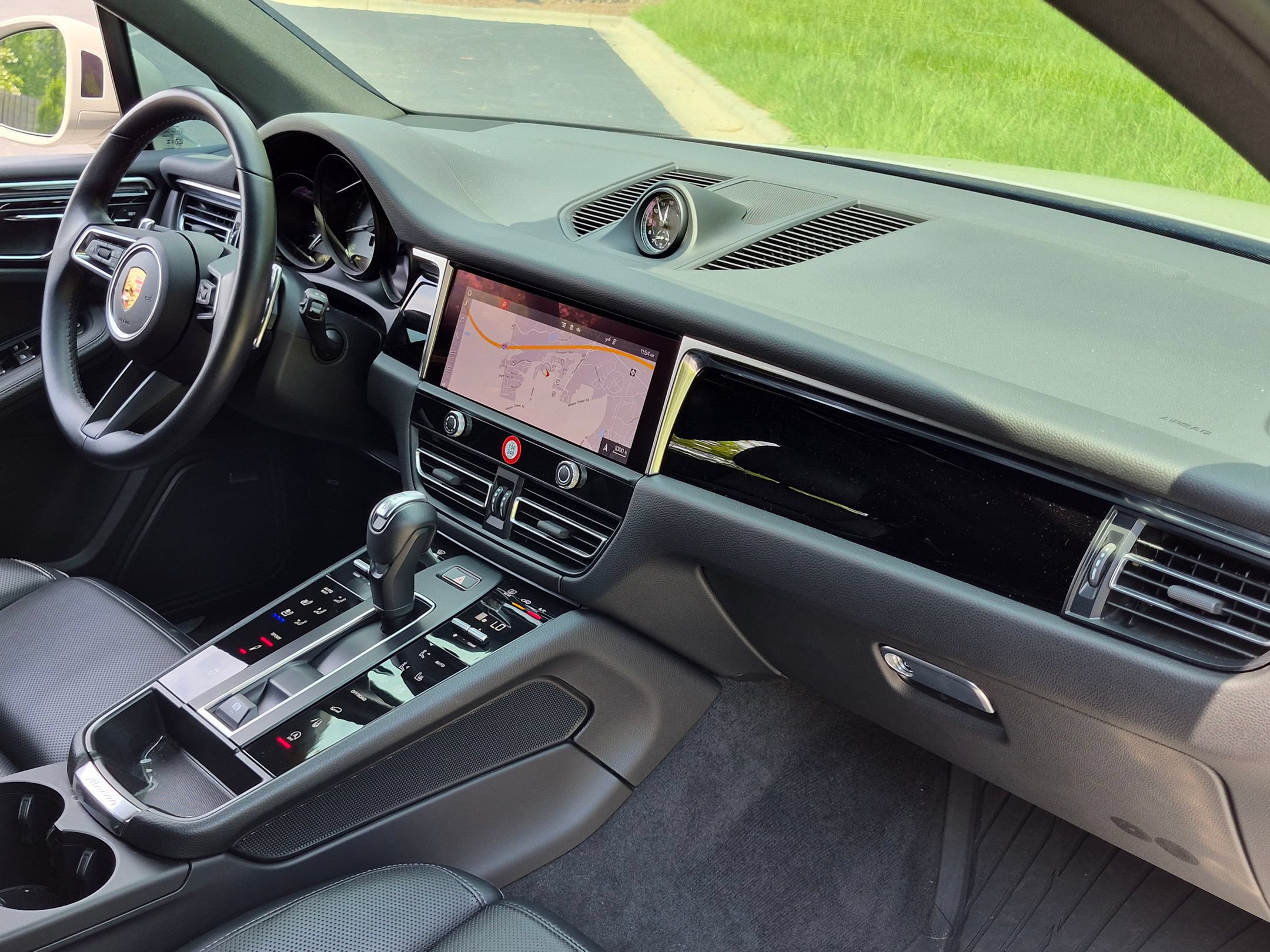 Certified 2024 Porsche Macan S AWD/4WD image 20