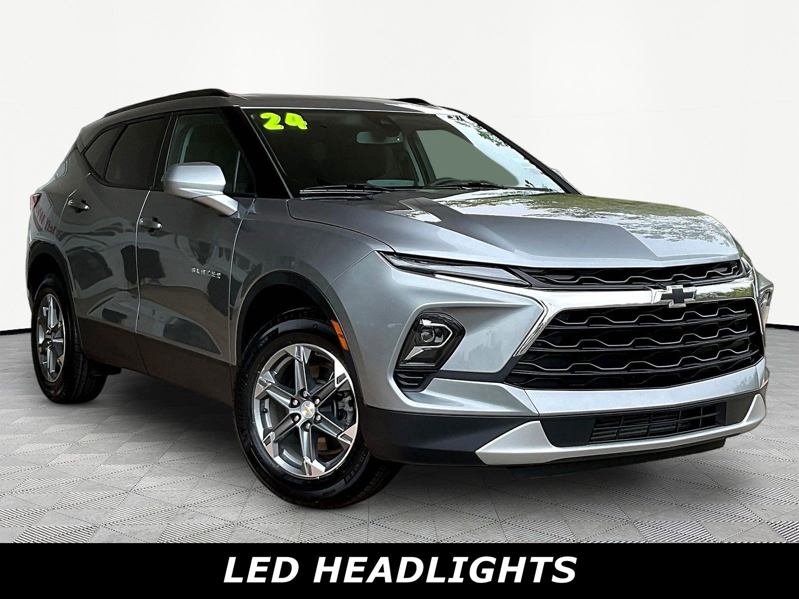 Used 2024 Chevrolet Blazer LT w/ Convenience Package FWD image 3