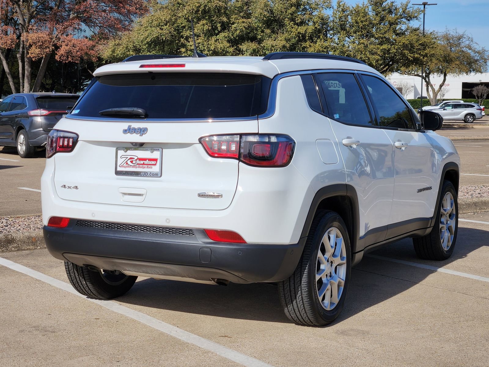 Used 2024 Jeep Compass Latitude w/ Sun and Sound Group image 6