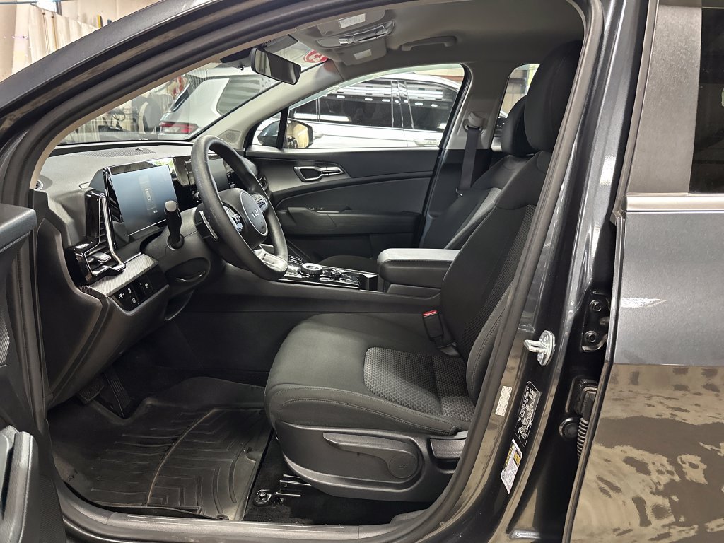 Used 2023 Kia Sportage LX AWD/4WD image 14