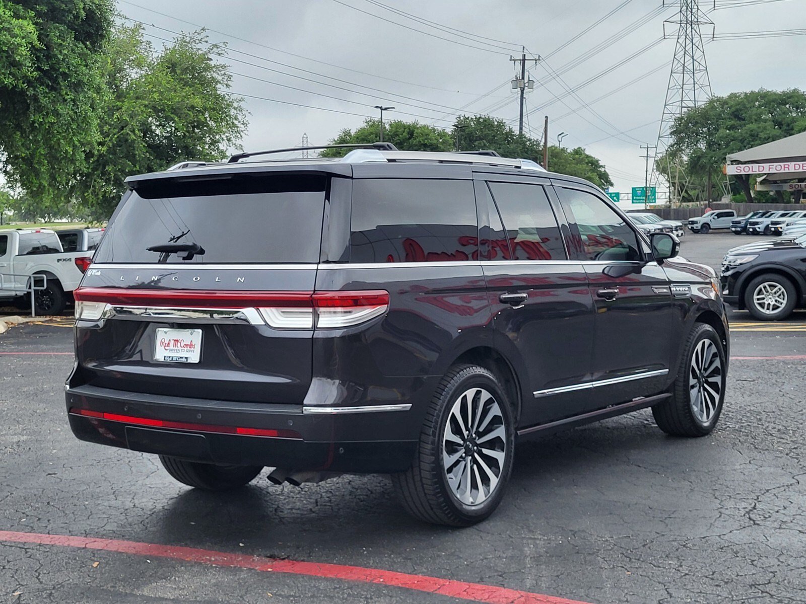 Used 2024 Lincoln Navigator Reserve AWD/4WD image 3
