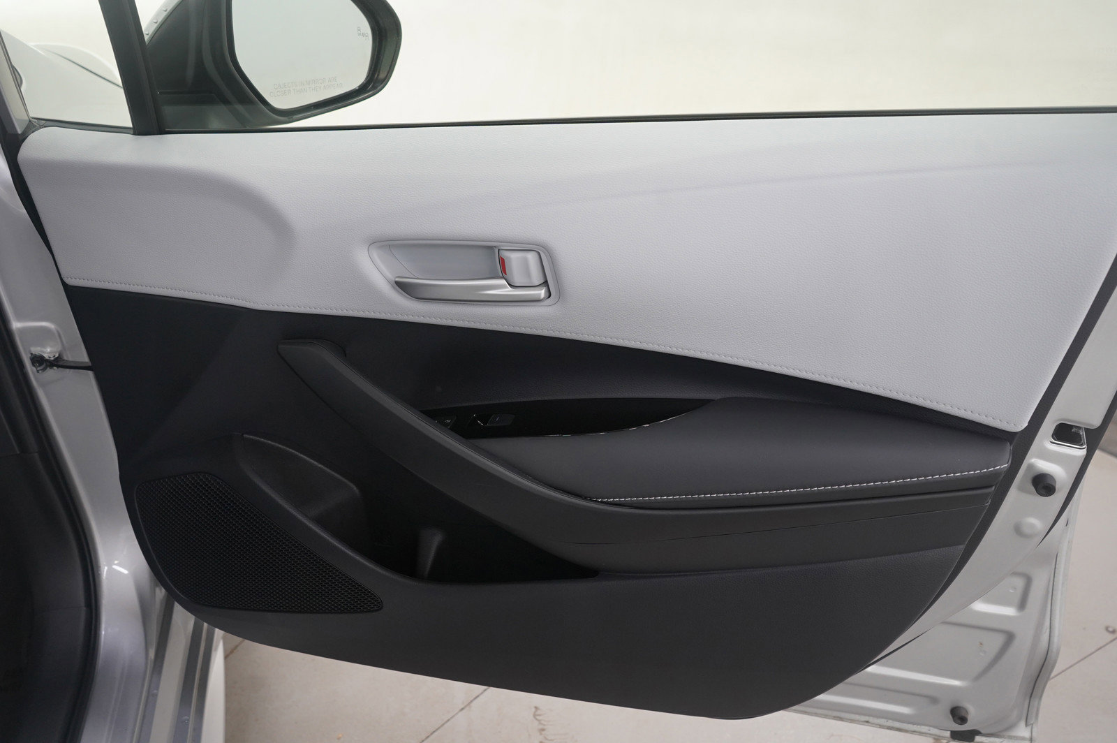 Used 2024 Toyota Corolla SE w/ SE Package image 9