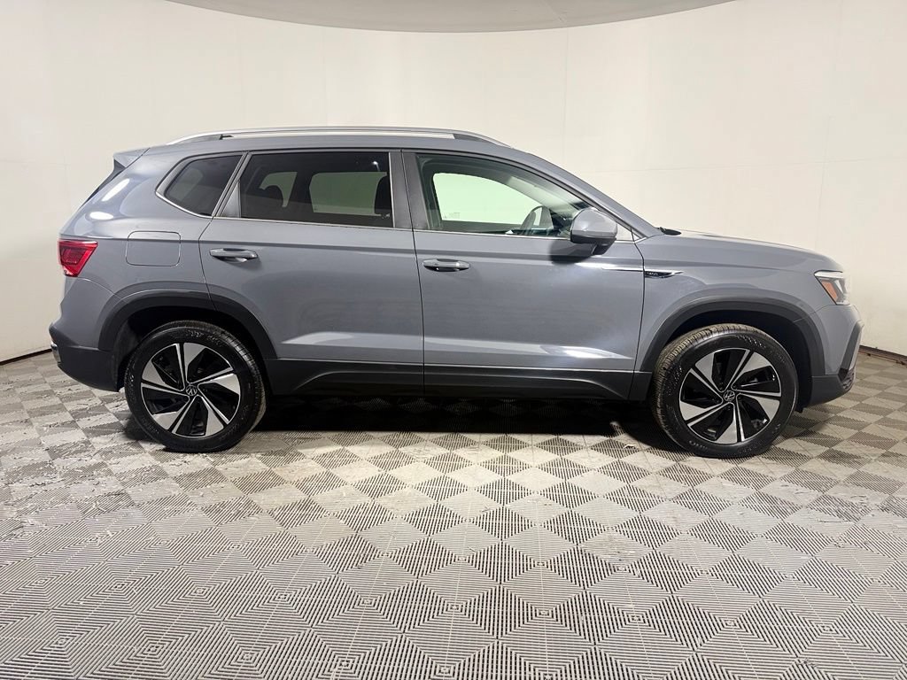 Used 2023 Volkswagen Taos SE w/ Panoramic Sunroof Package AWD/4WD image 9