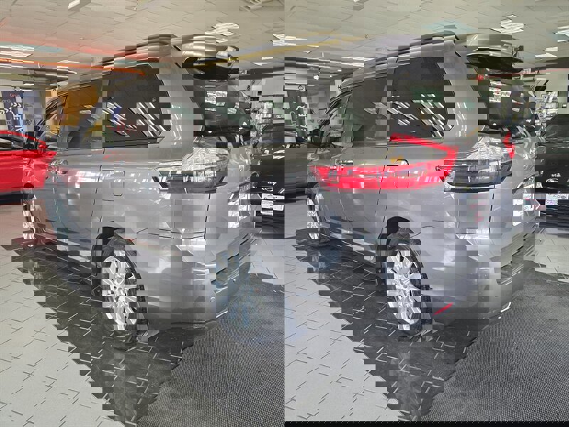 Used 2017 Toyota Sienna Limited Premium w/ Advanced Technology Package image 6