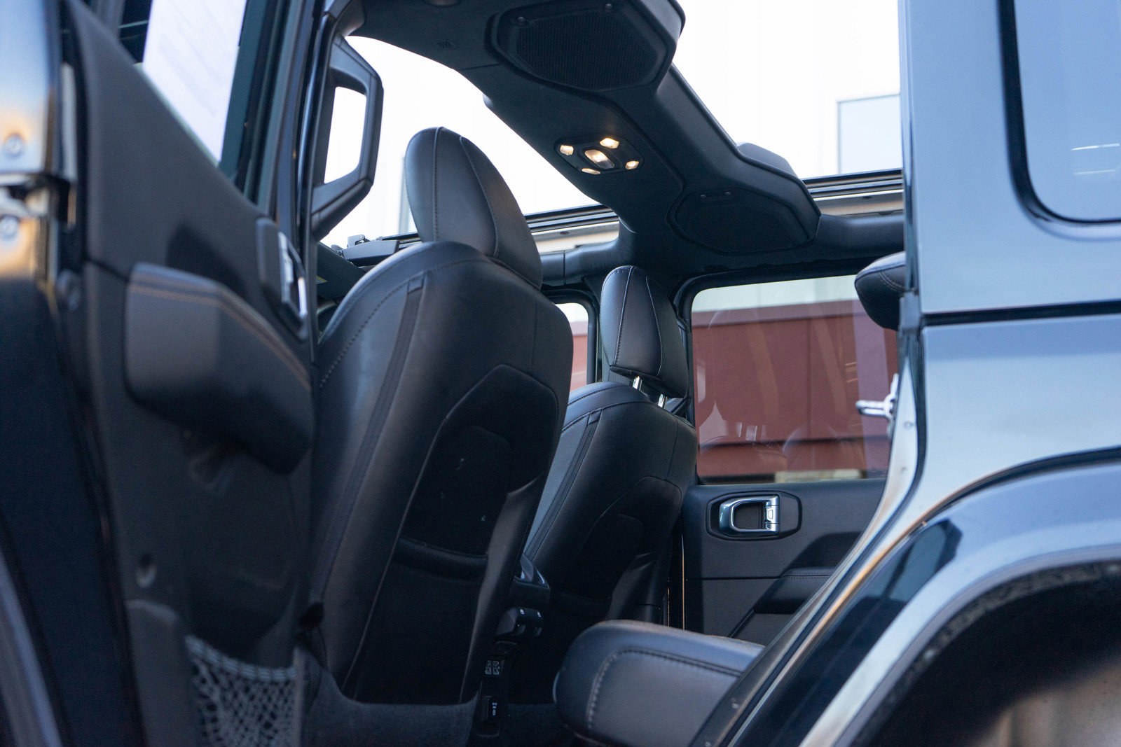 Used 2022 Jeep Wrangler Unlimited Sahara image 25