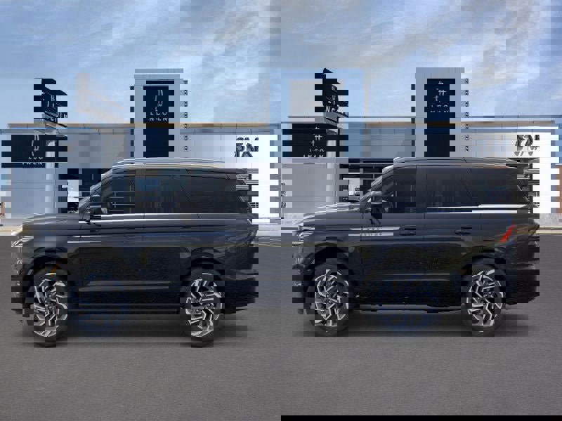 New 2025 Lincoln Navigator Reserve image 3