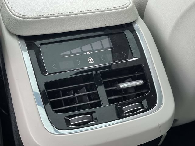 Used 2020 Volvo XC90 T6 Momentum w/ Protection Package Premier AWD/4WD image 21