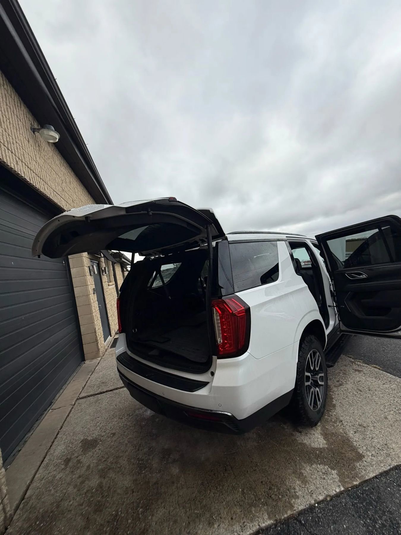 Used 2021 GMC Yukon AT4 w/ AT4 Premium Package image 26