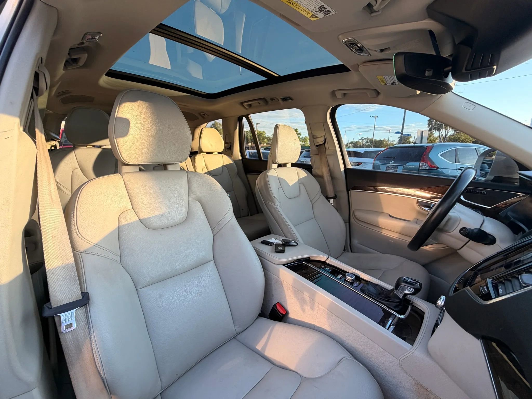 Used 2016 Volvo XC90 T6 Momentum w/ Momentum Plus Package AWD/4WD image 22